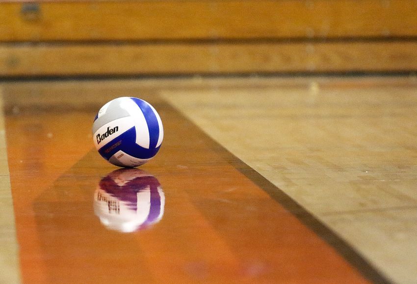 Nov. 4 Volleyball Roundup - Alcester-Hudson tops Viborg-Hurley in Region 4B volleyball action 